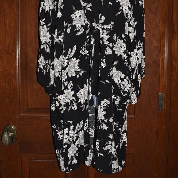 Spiritual Gangster Robe Coverup Long Kimono Black Floral Print Lightweight - Picture 8 of 11